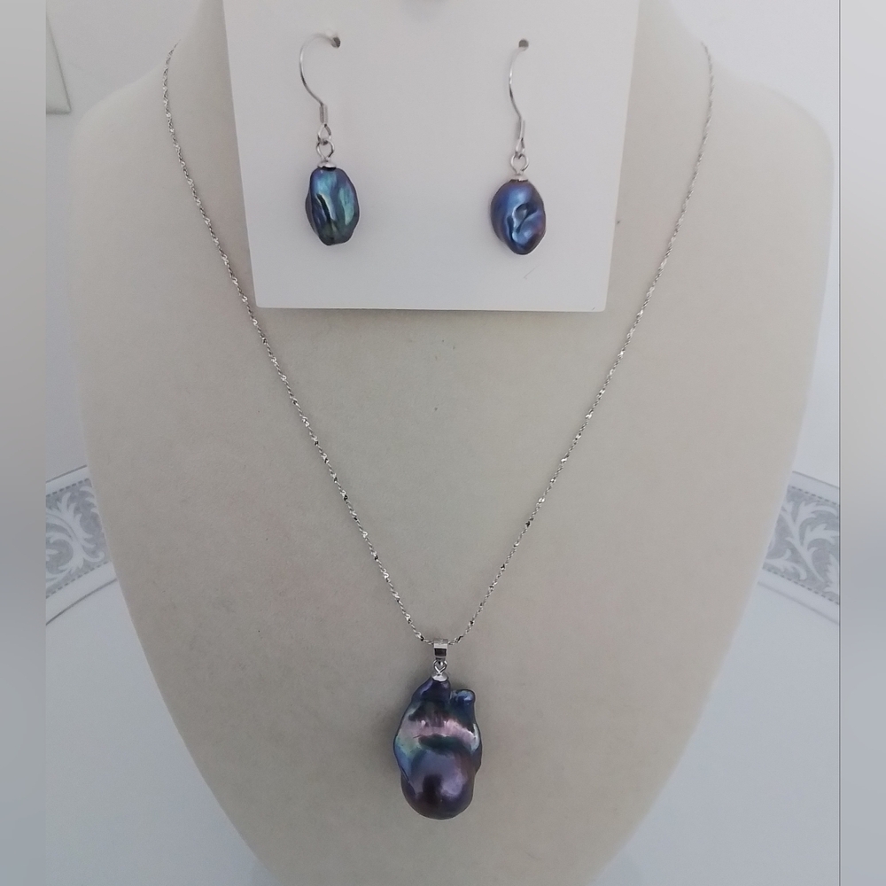 Elegant Freshwater Pearl Black Rainbow Flameball Necklace Set